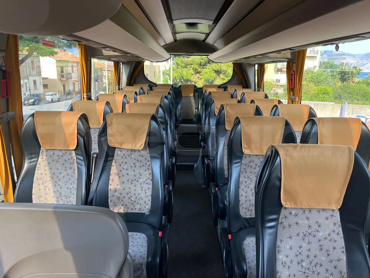 Iveco Magelys SFR210 - reverse view middle aisle