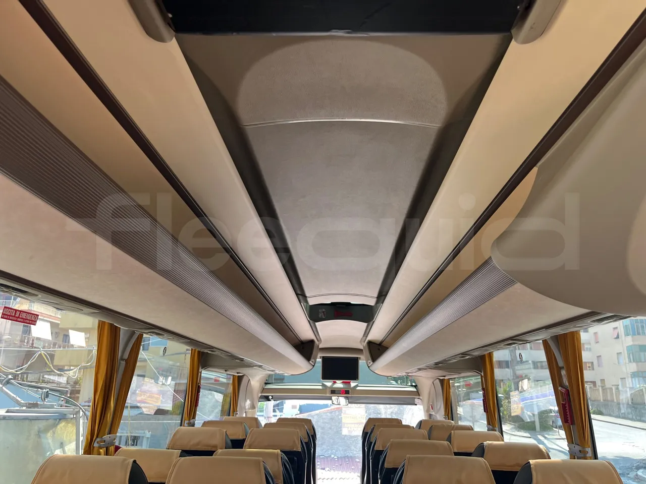 Iveco Magelys SFR210 - overhead compartments photo