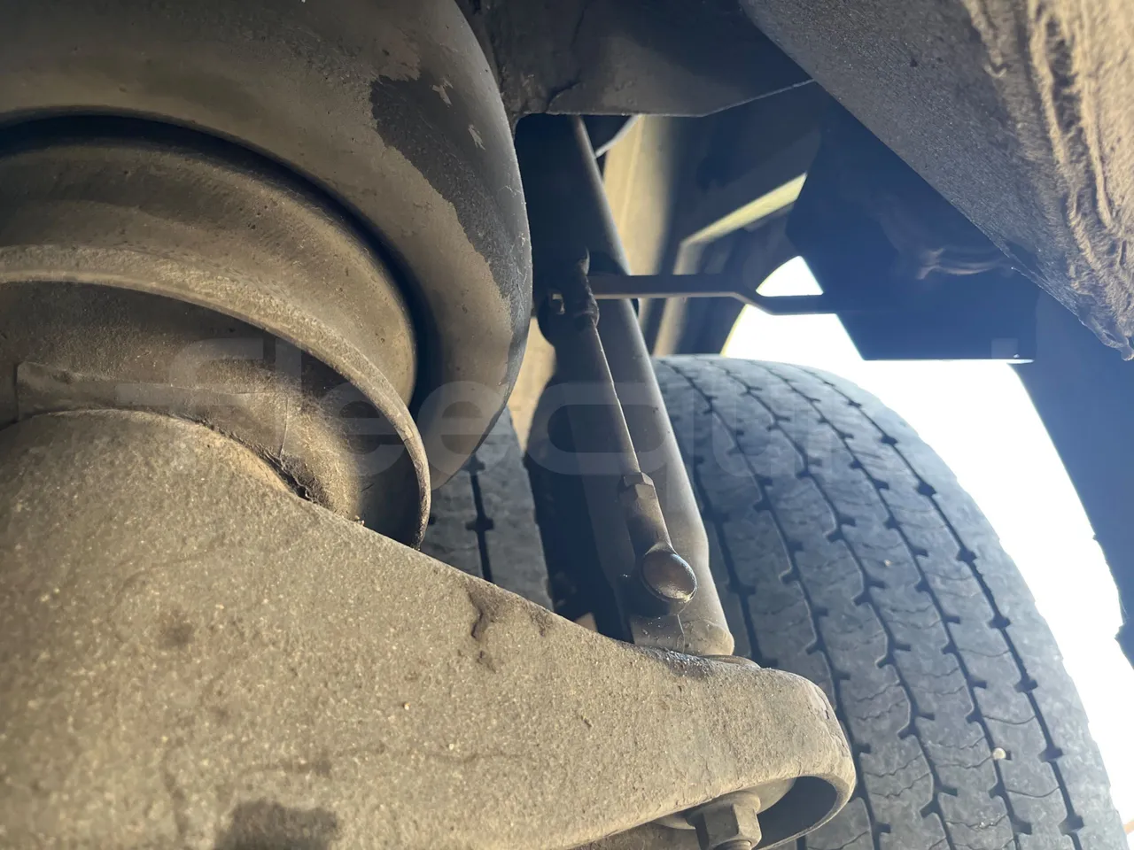 Iveco Magelys SFR210 - axle 2 shock absorbers 1 left