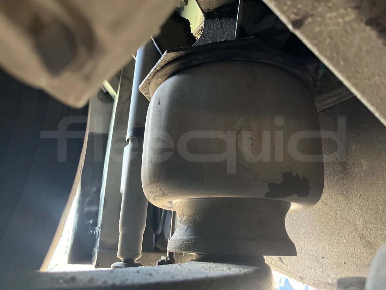 Iveco Magelys SFR210 - axle 2 shock absorbers 2 left