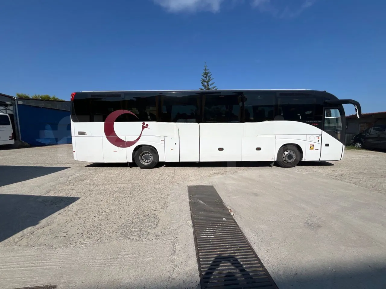 Iveco Magelys SFR210 - right side doors closed