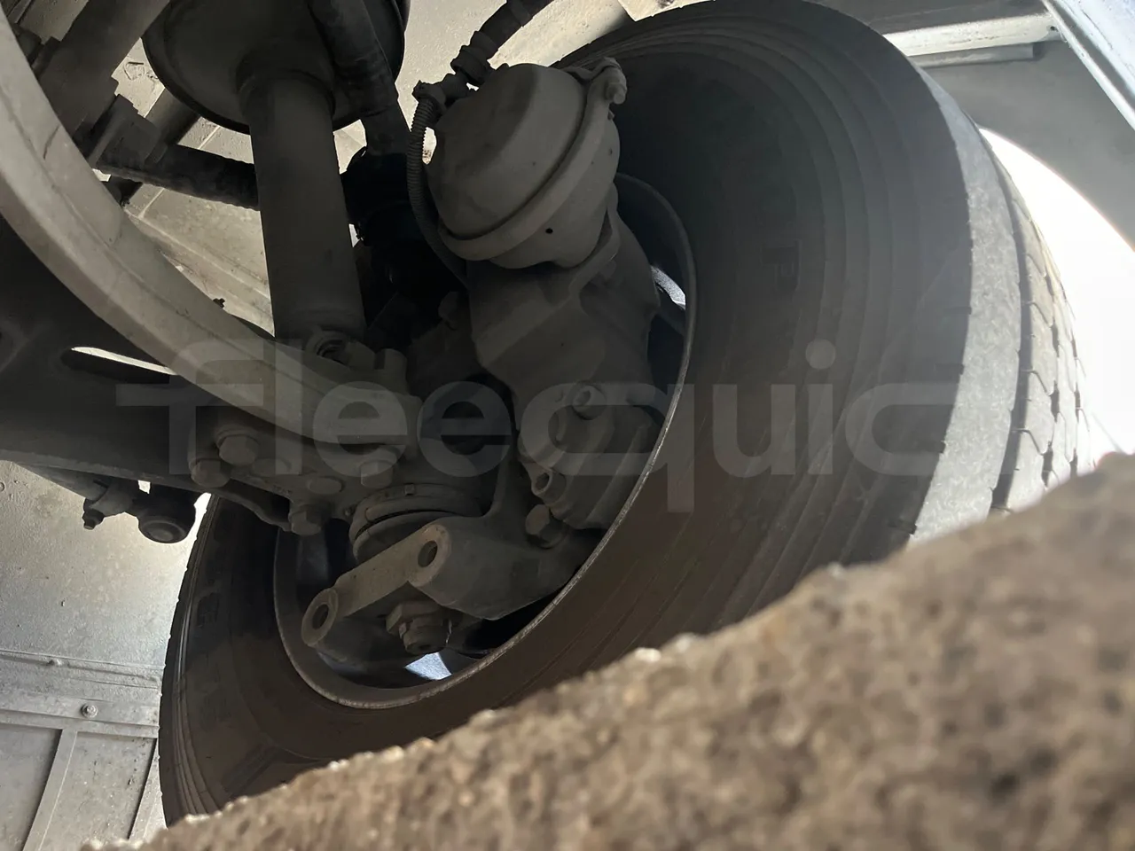 Iveco Magelys SFR210 - front axle left side