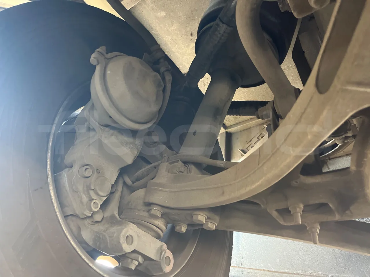 Iveco Magelys SFR210 - front axle right side