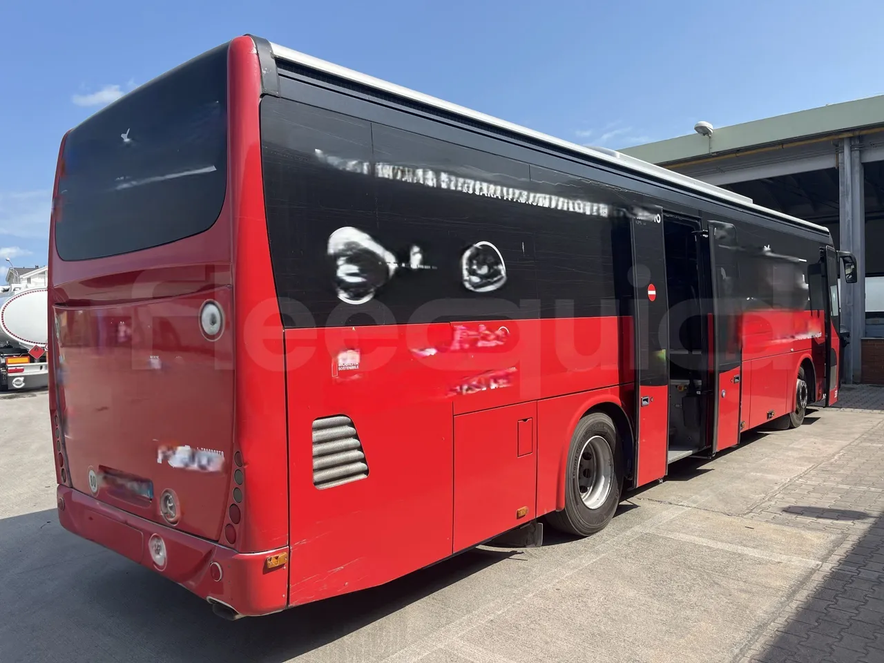 Iveco Arway - 3/4 right rear doors open