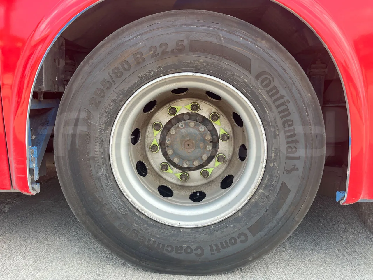 Iveco Arway - rear left tire photo