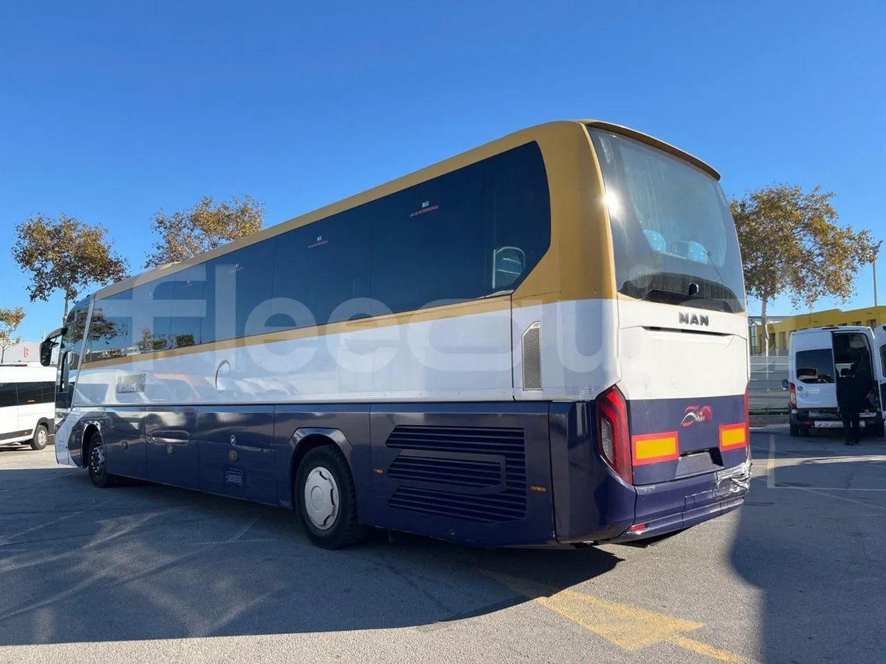 Man Lion's Coach C - 3/4 right rear doors open