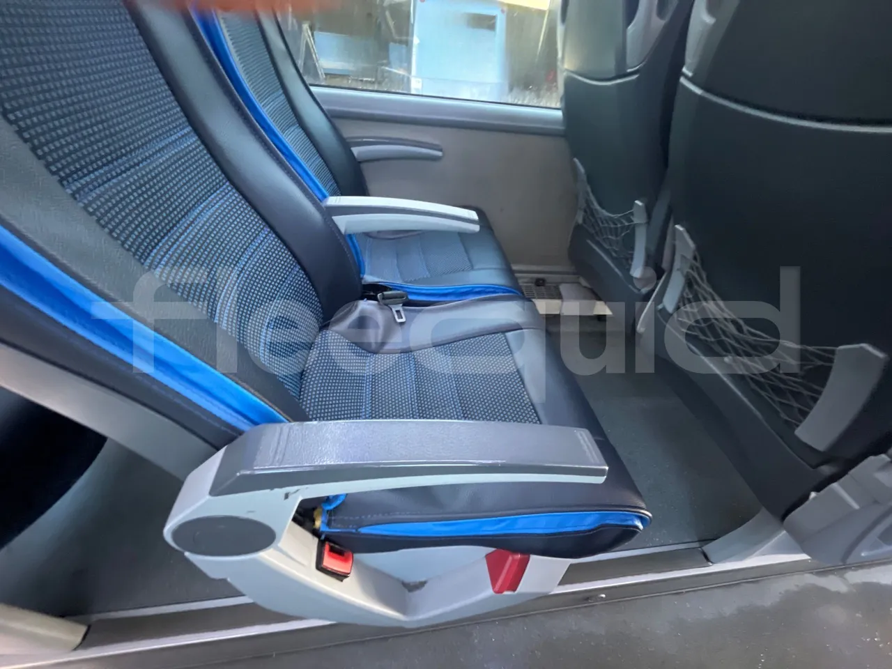 Man 18.440 HOCL E4-ERA - EUR5 - 324kW-13.145m - armrest detail photo