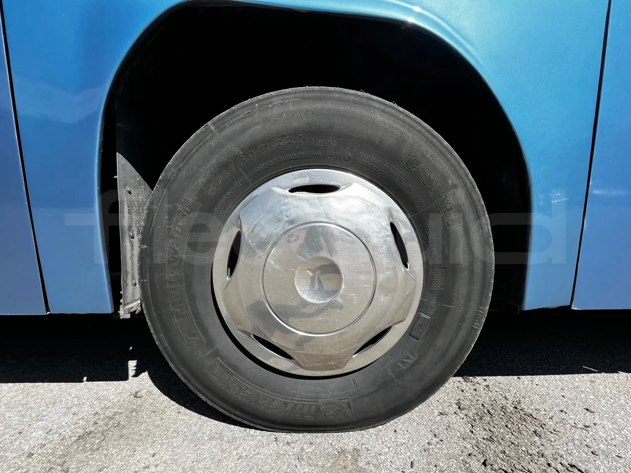 Man 18.440 HOCL E4-ERA - EUR5 - 324kW-13.145m - tread condition front tires right