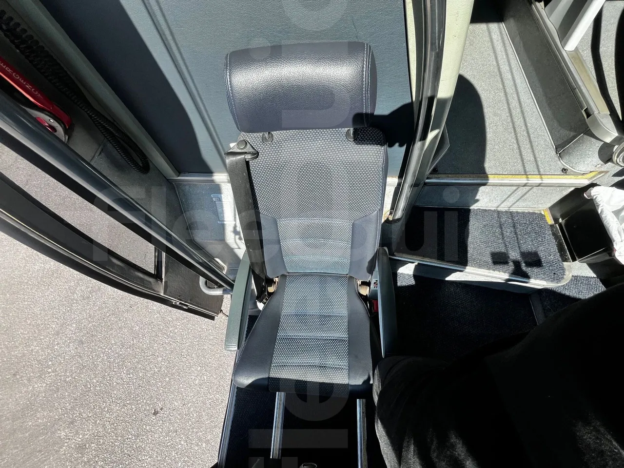 Man 18.440 HOCL E4-ERA - EUR5 - 324kW-13.145m - hostess seat photo