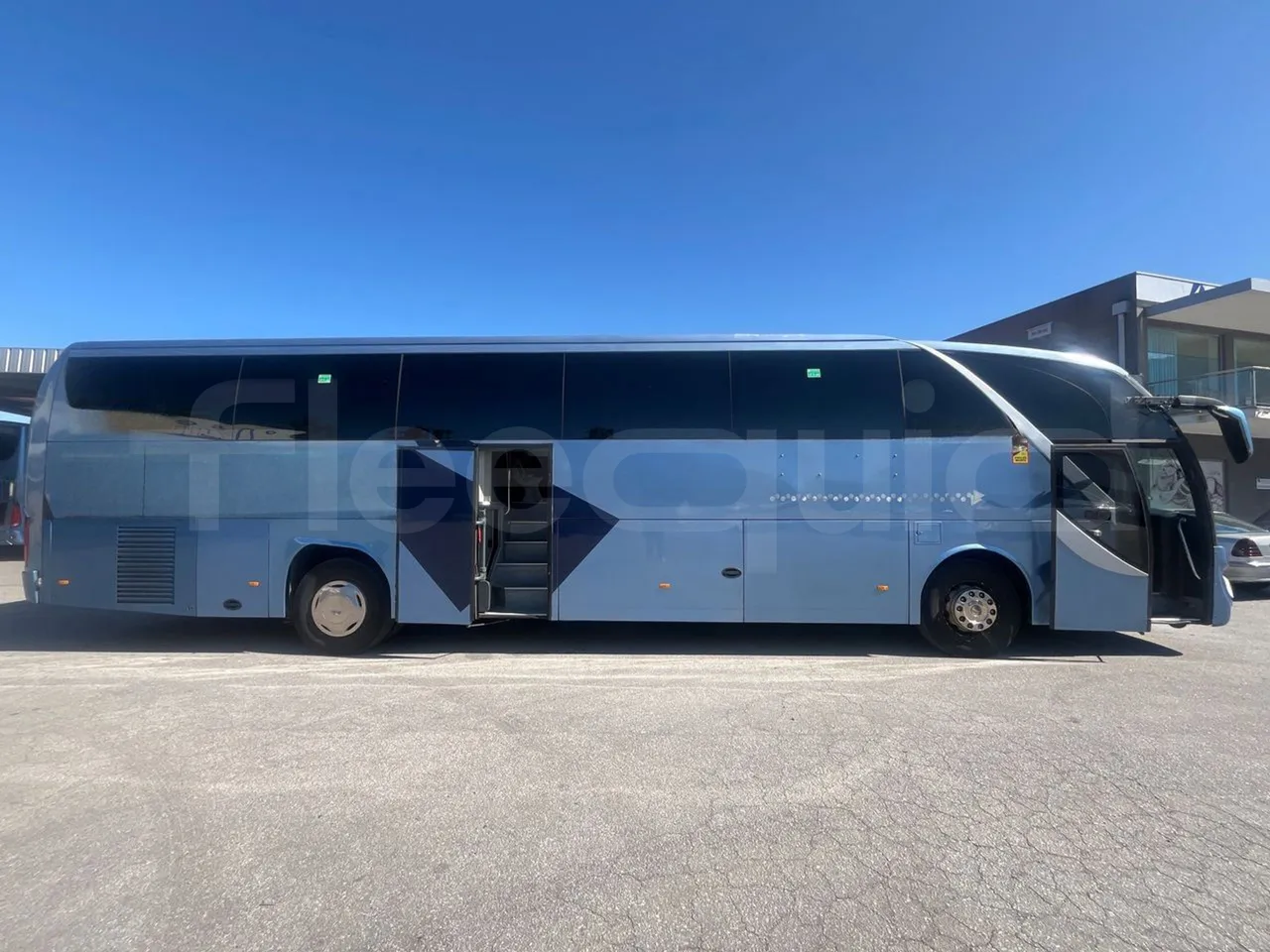 Man 18.440 HOCL E4-ERA - EUR5 - 324kW-13.145m - right side doors open