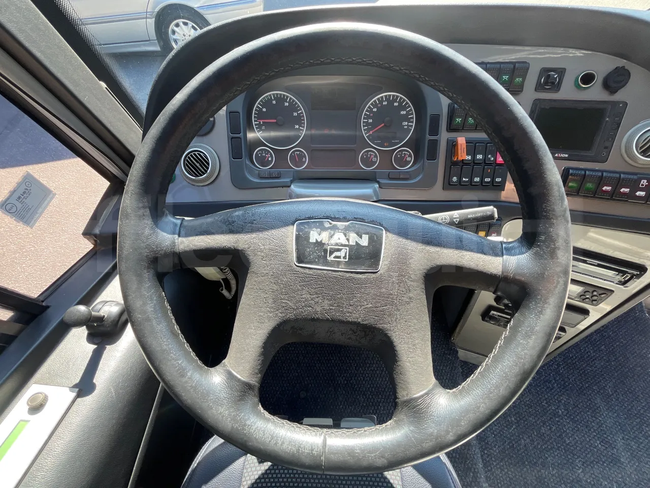 Man 18.440 HOCL E4-ERA - EUR5 - 324kW-13.145m - steering wheel photo