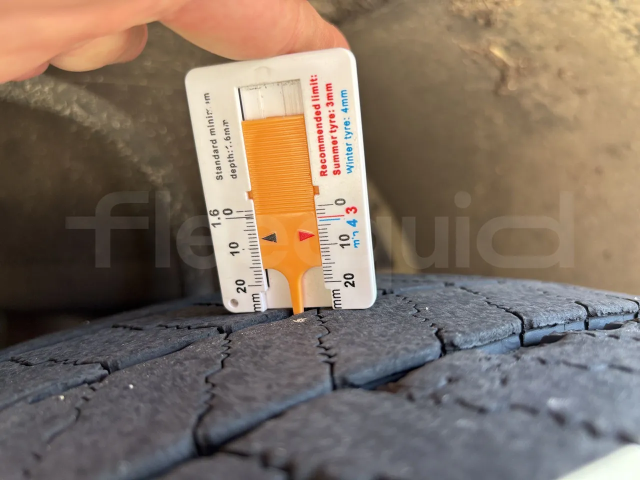 Mercedes-Benz Citaro - First Axle Left Side: Tyre Thickness