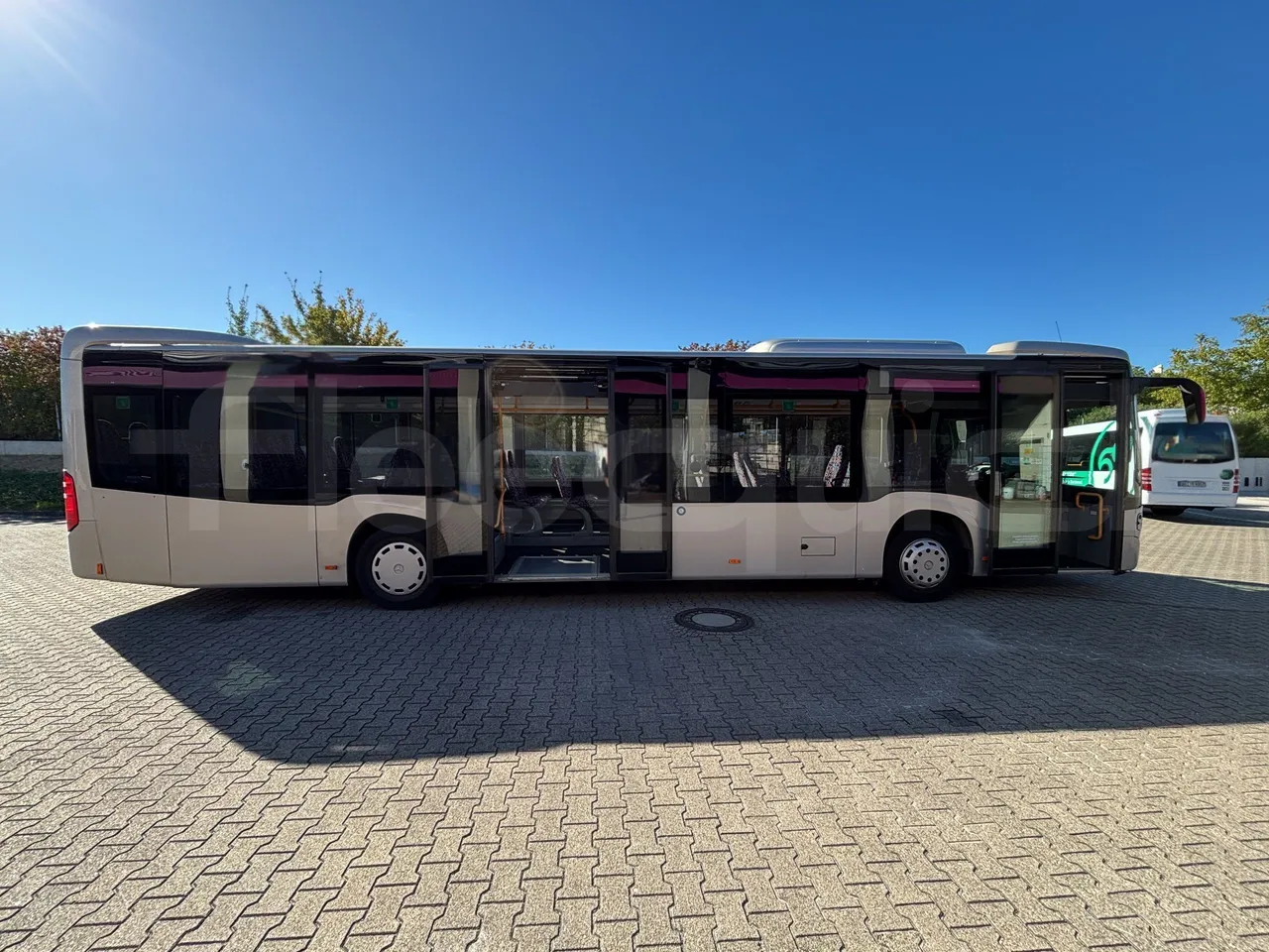 Mercedes-Benz Citaro - Right Side Doors Open