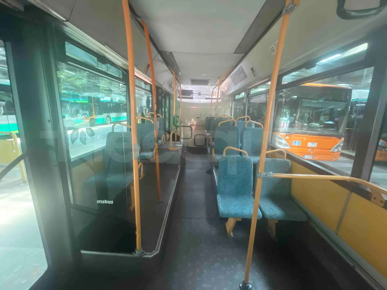 Iveco Citelis - reverse view middle aisle