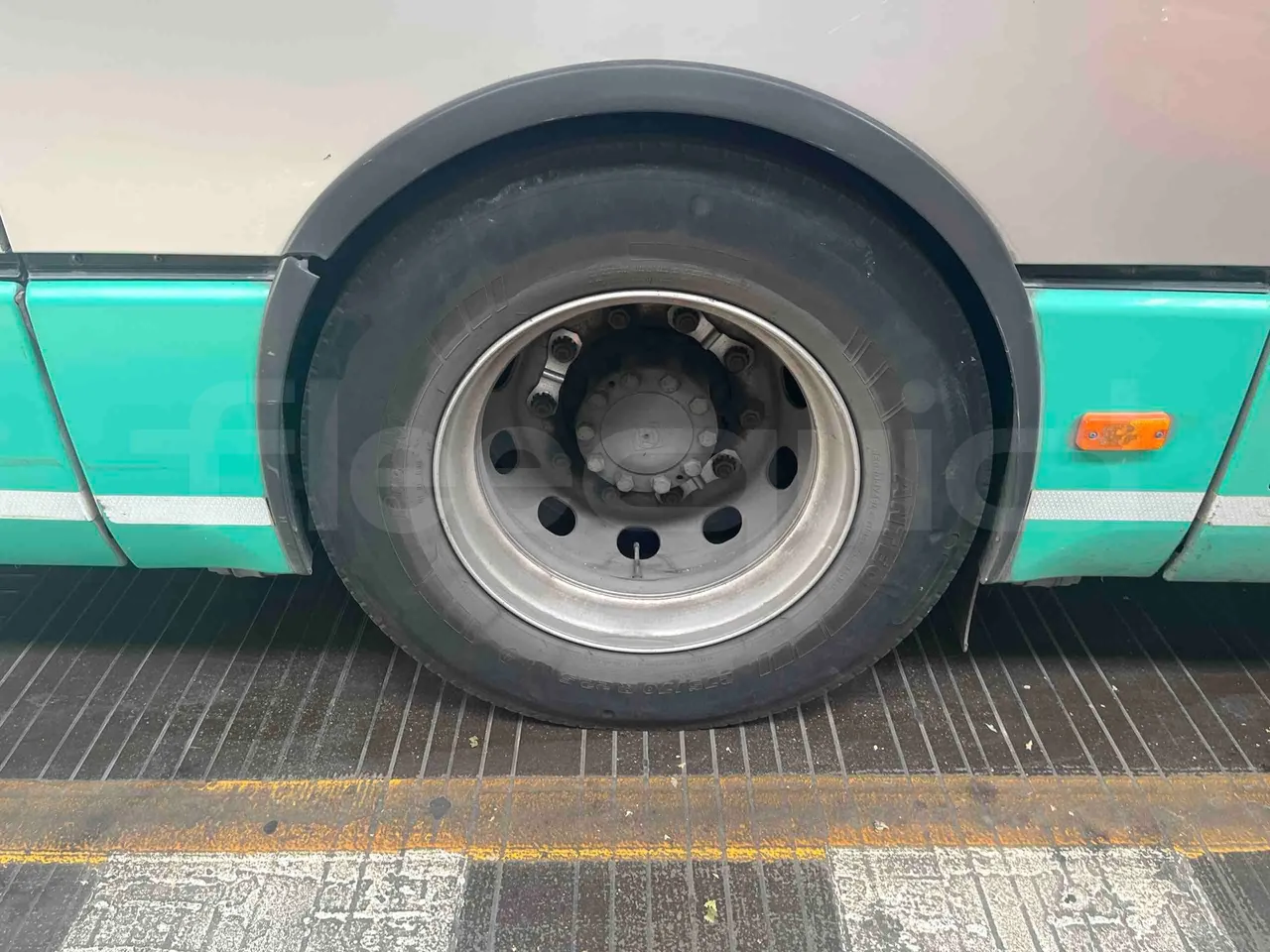 Iveco Citelis - rear left tire photo