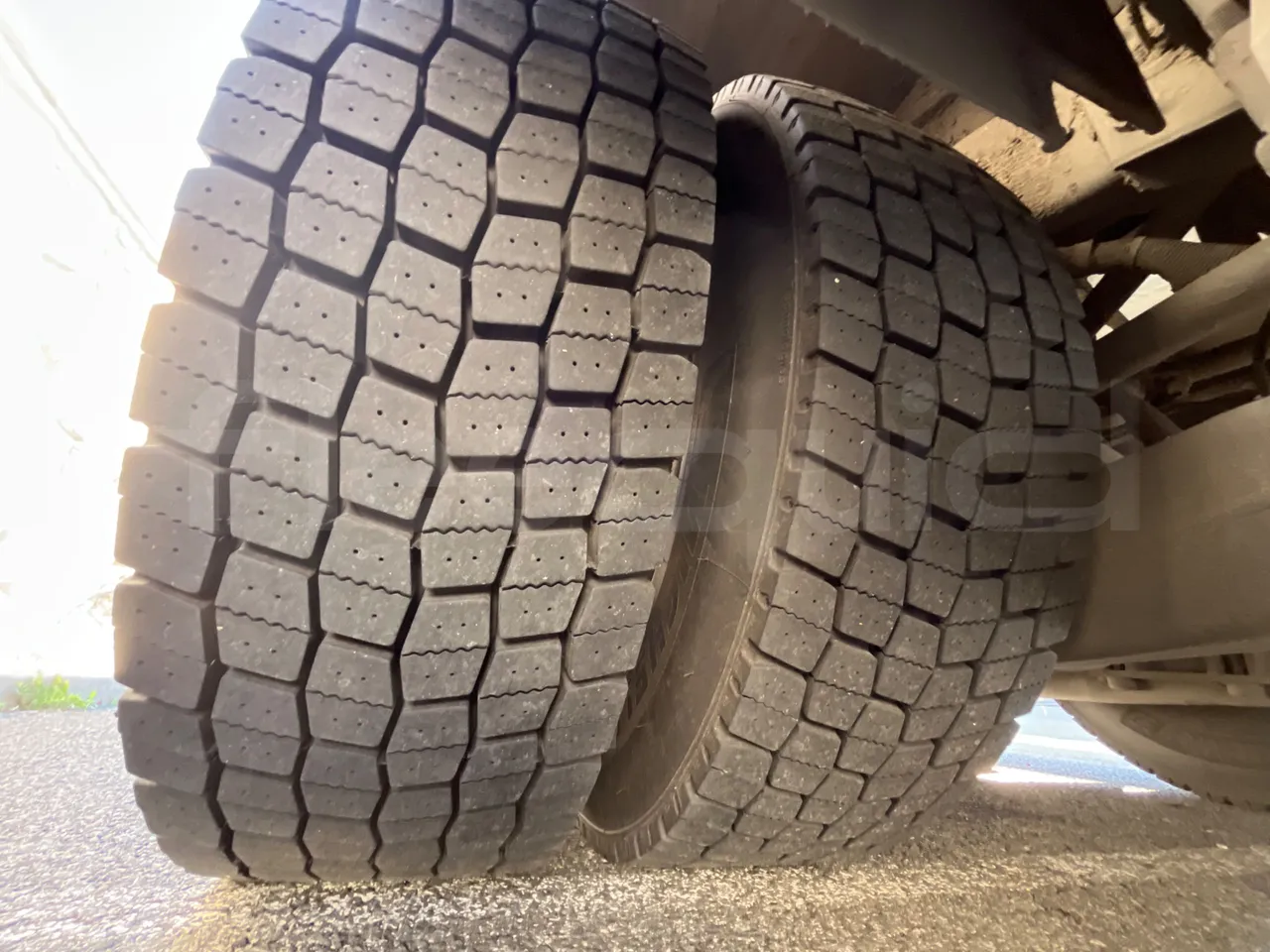 Scania Irizar i4H i4CD 11.48 - Euro6 - 302kW - 11.480mt - tread condition second axle tires left