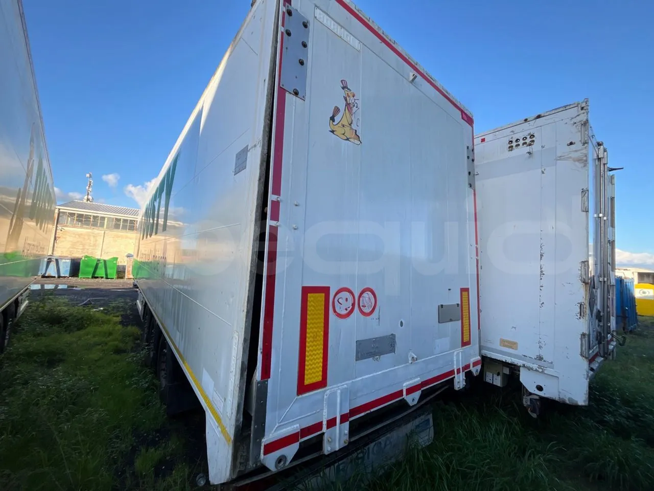 ADAMOLI CAR S37PKN14 - rear hatch closed