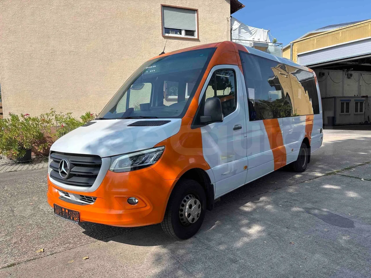 Mercedes-Benz Sprinter - 3/4 front left