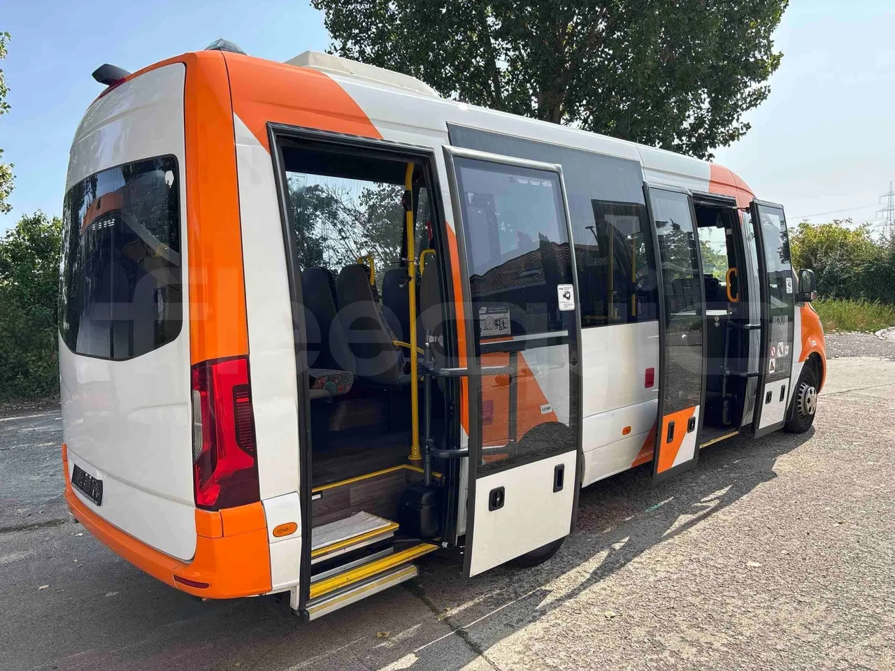 Mercedes-Benz Sprinter - 3/4 right rear doors open