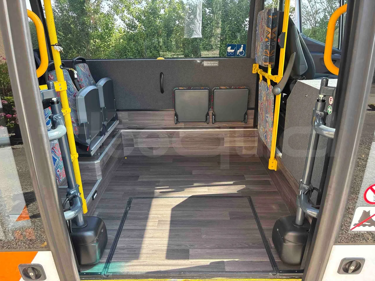 Mercedes-Benz Sprinter - disabled area photo