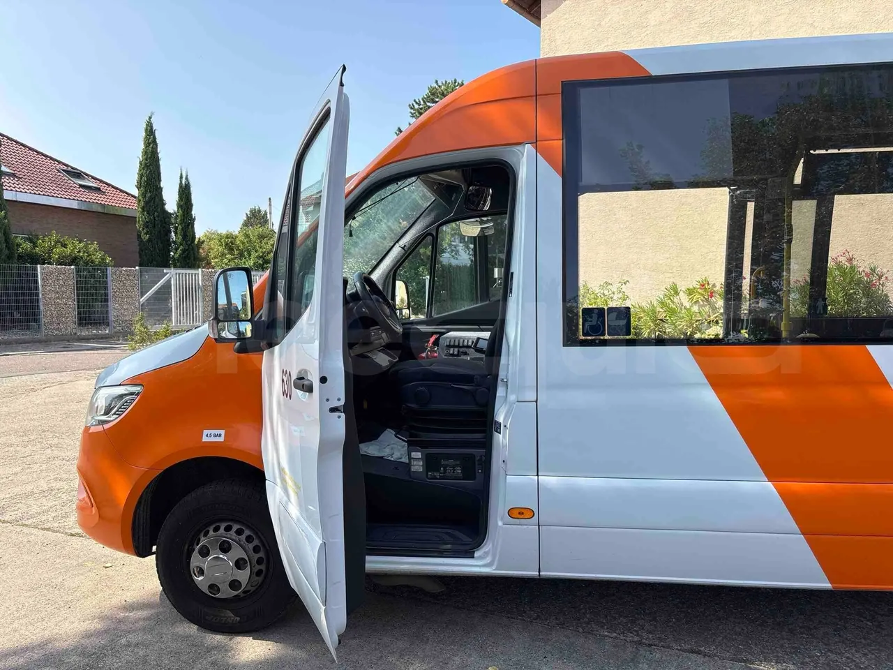 Mercedes-Benz Sprinter - Driver Door Open