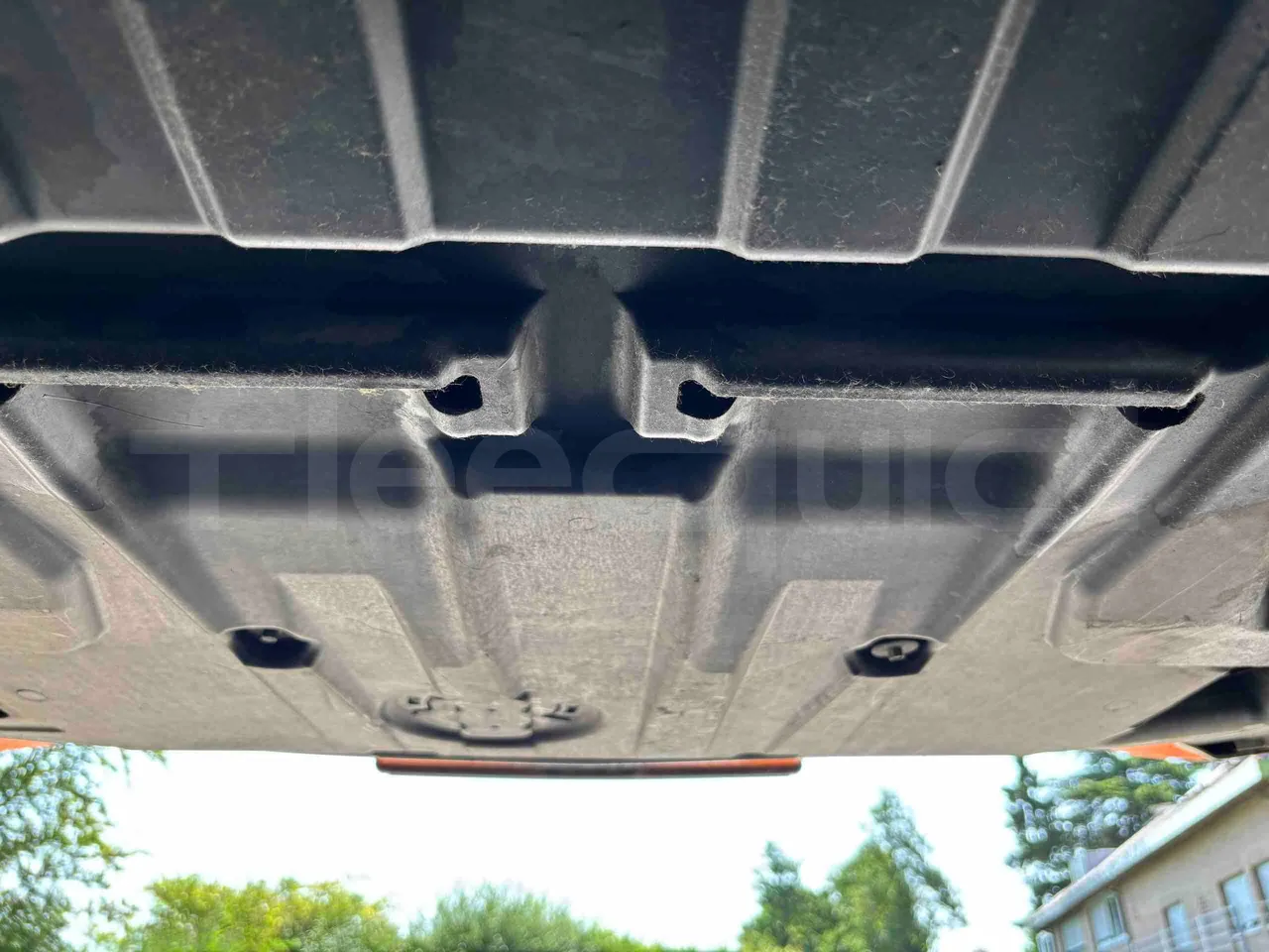 Mercedes-Benz Sprinter - engine without protection