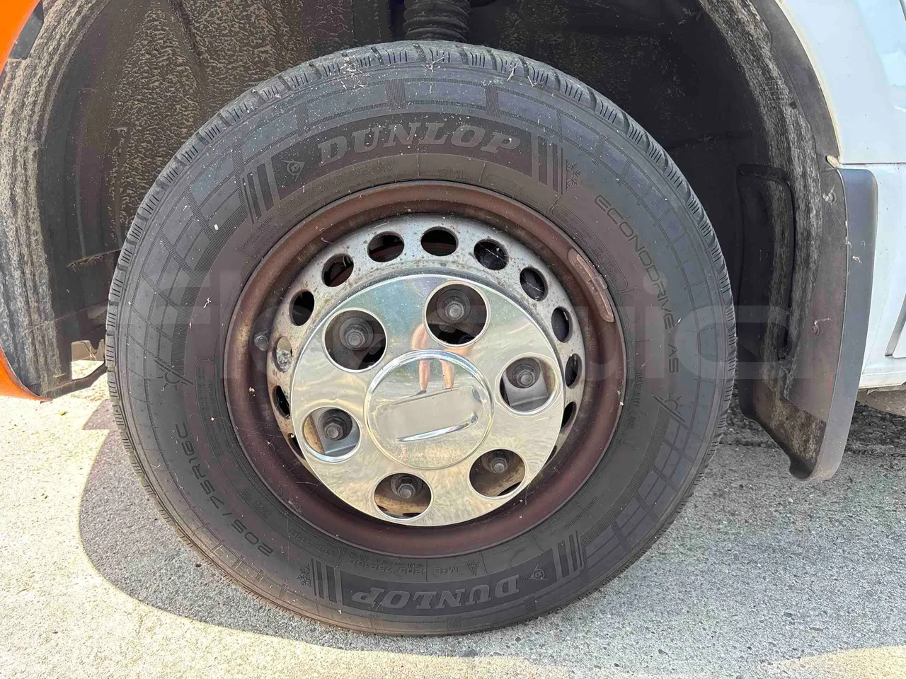 Mercedes-Benz Sprinter - First Axle Left Side: Complete Tyre