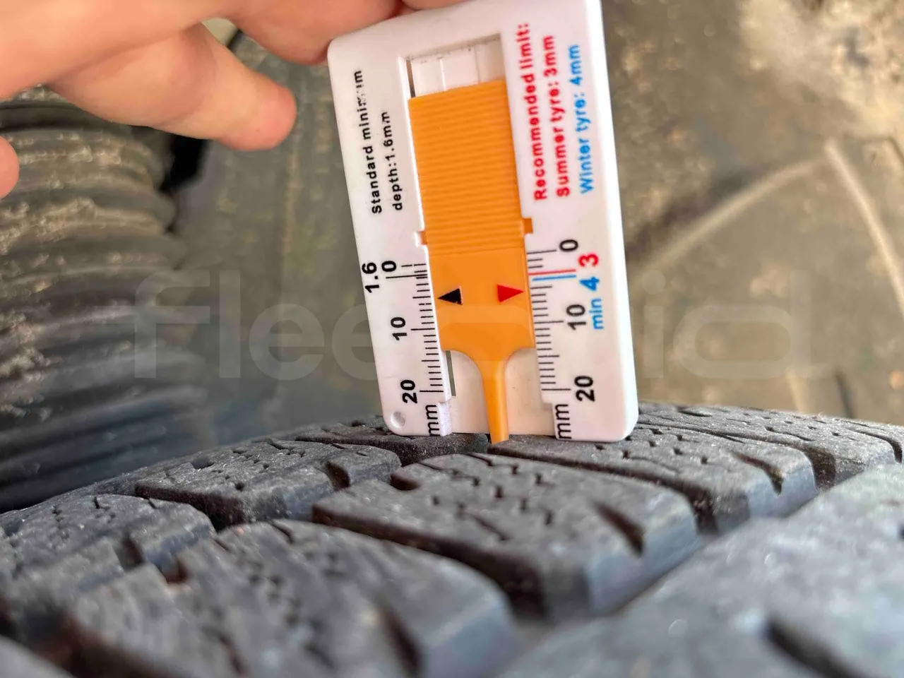 Mercedes-Benz Sprinter - First Axle Left Side: Tyre Thickness