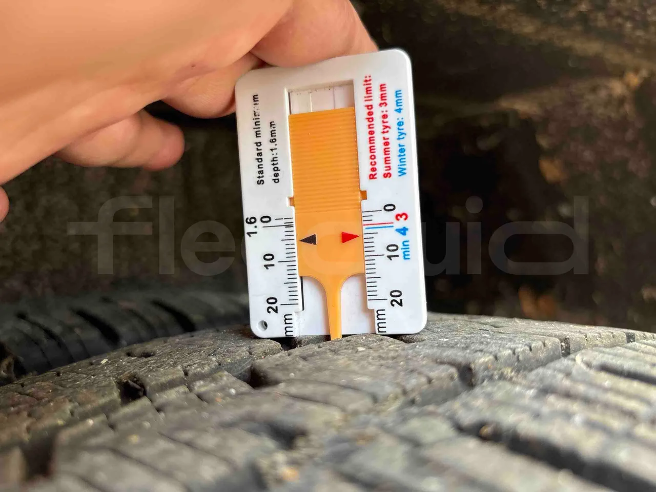 Mercedes-Benz Sprinter - tread condition front tires right