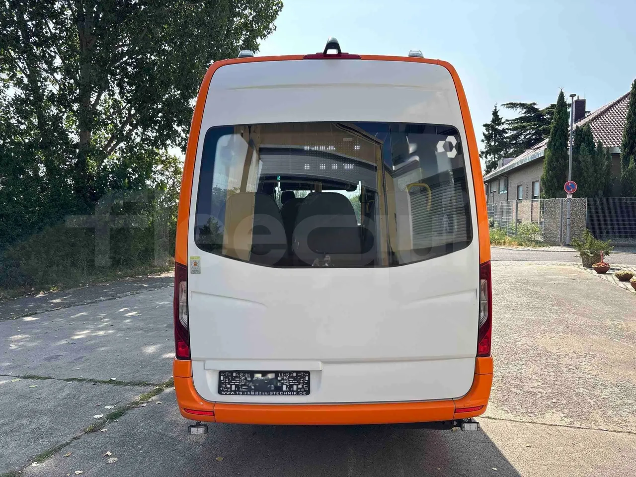 Mercedes-Benz Sprinter - rear hatch closed
