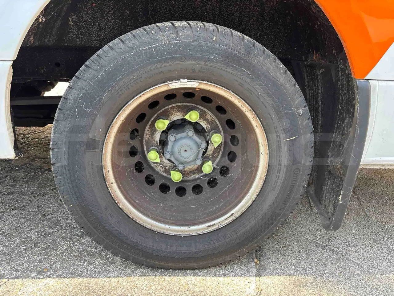 Mercedes-Benz Sprinter - front left tire measurements