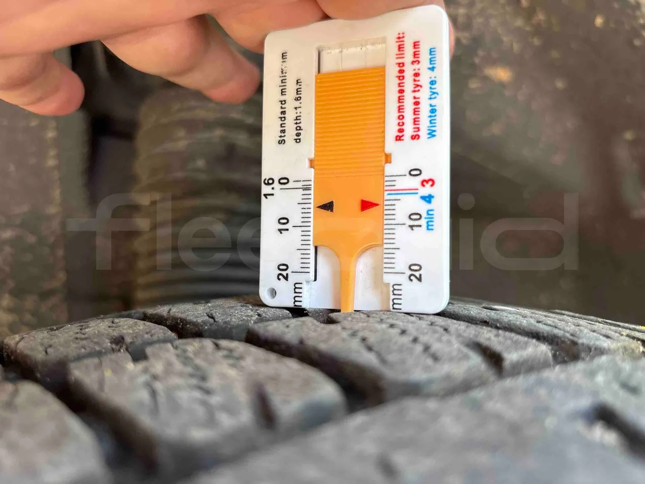 Mercedes-Benz Sprinter - rear left tire photo
