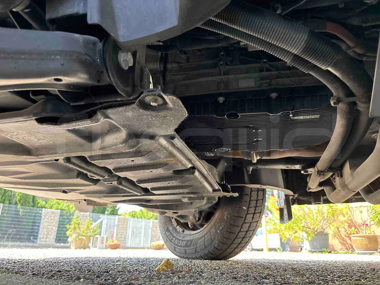 Mercedes-Benz Sprinter - front axle left side