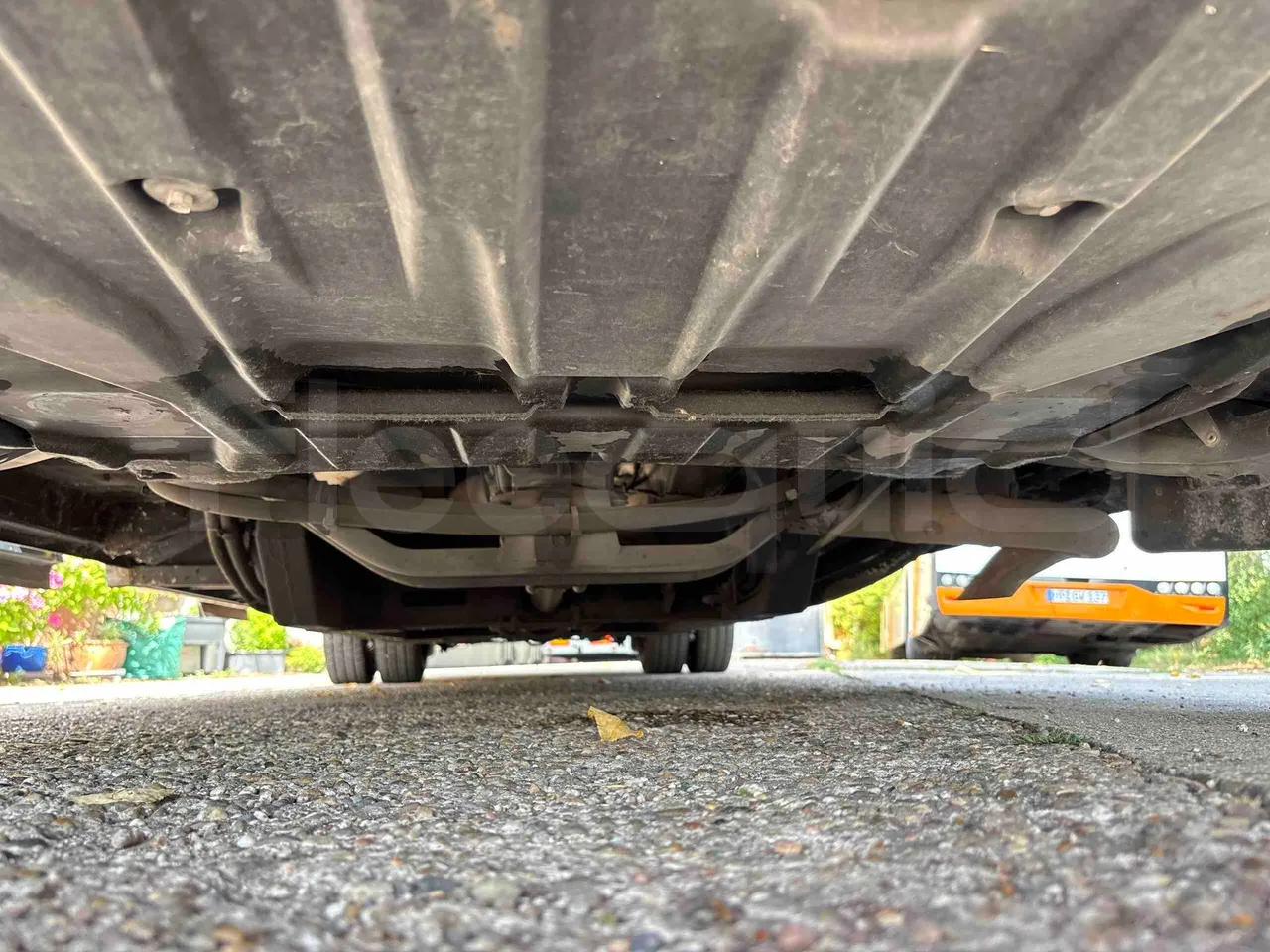 Mercedes-Benz Sprinter - front undercarriage from front