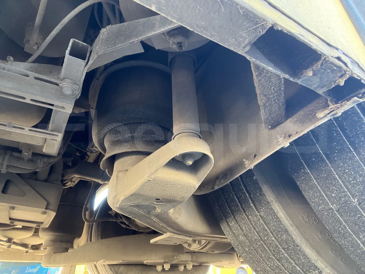 Mercedes-Benz OC500LE 1830H - EUR4 - 220kW - 12.800m - axel 2 air springs 2 left