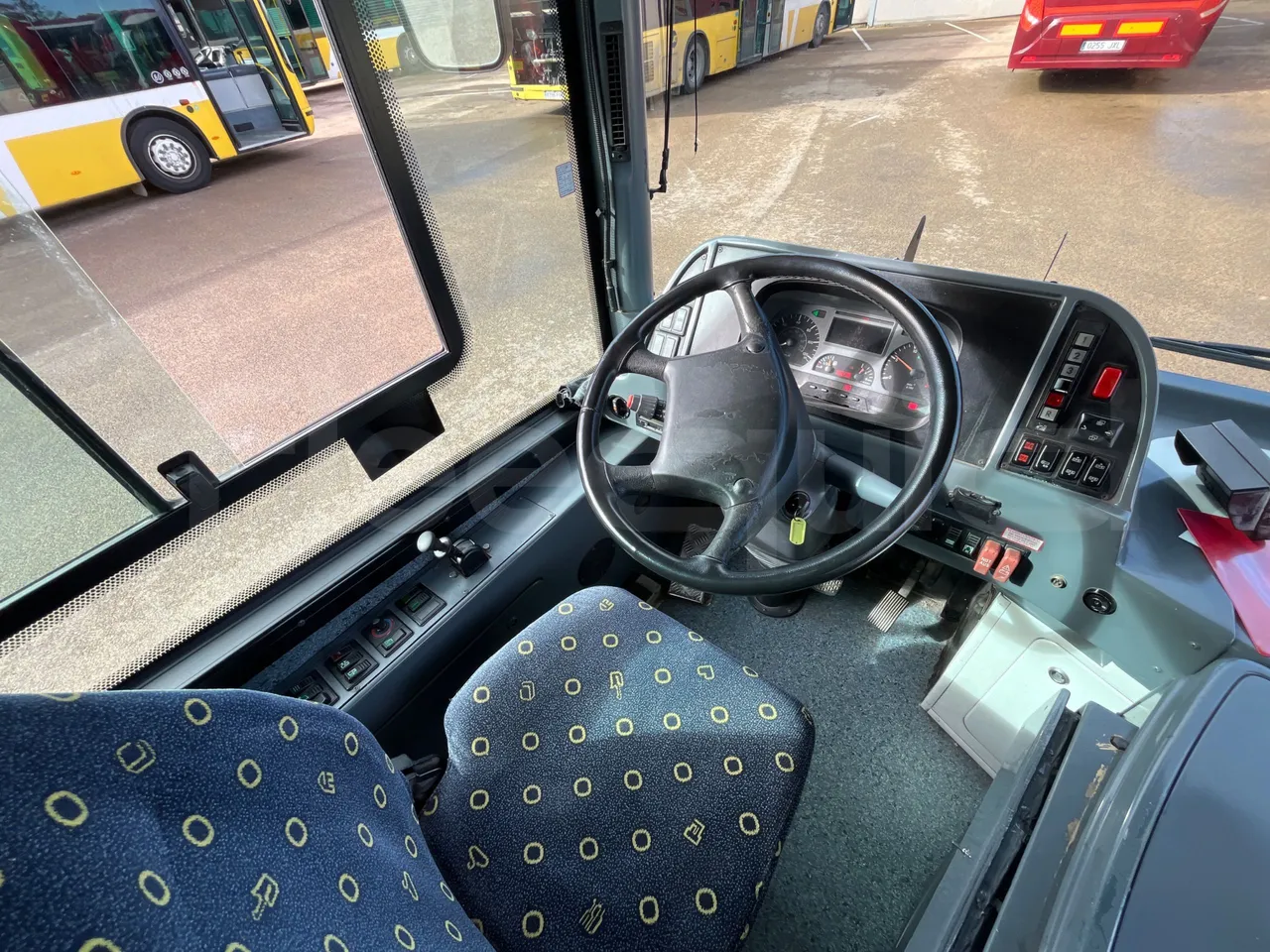 Mercedes-Benz OC500LE 1830H - EUR4 - 220kW - 12.800m - buttons panels on