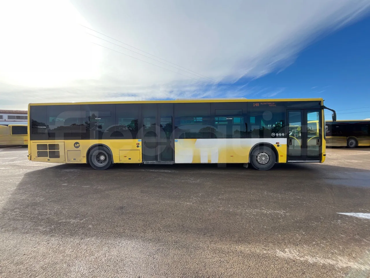 Mercedes-Benz OC500LE 1830H - EUR4 - 220kW - 12.800m - air conditioning compressor