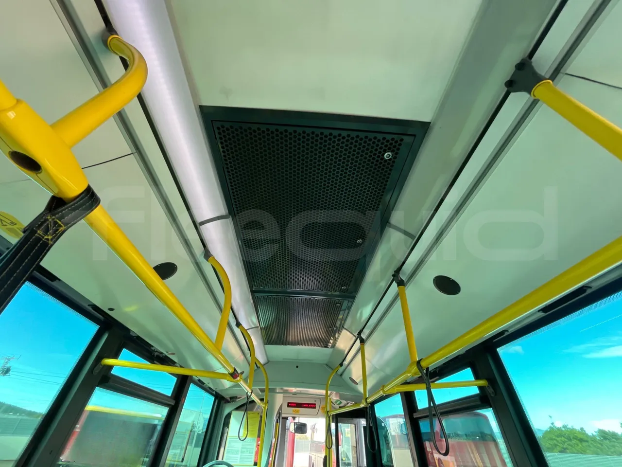 Mercedes-Benz OC500LE 1830H - EUR4 - 220kW - 12.800m - forward view middle aisle