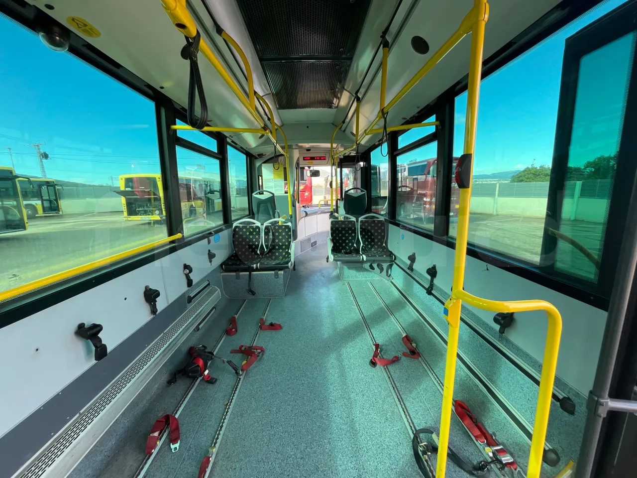 Mercedes-Benz OC500LE 1830H - EUR4 - 220kW - 12.800m - forward view all seats last row height