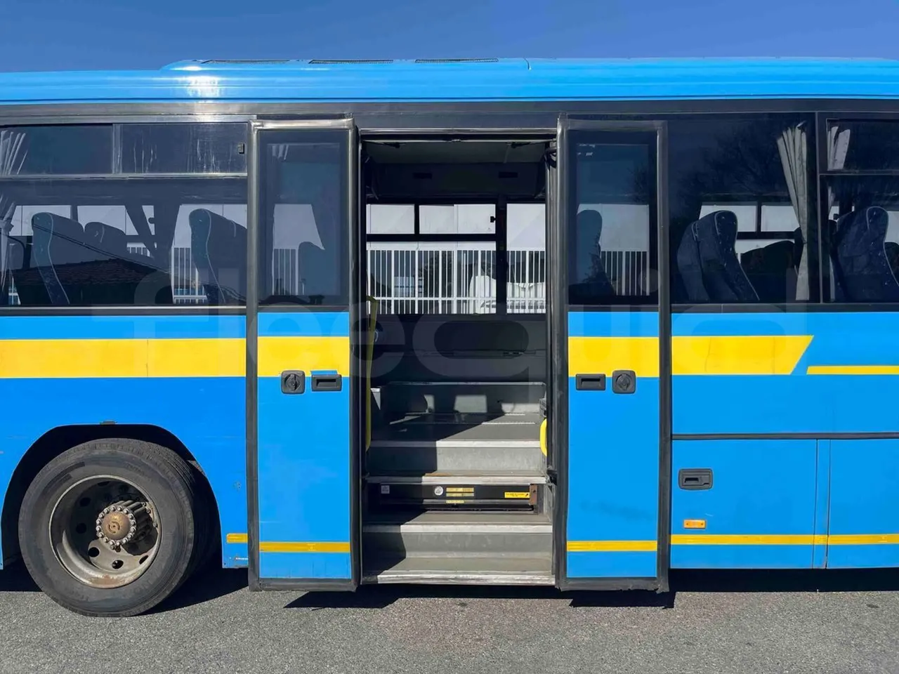 Bmc Alyos A5 - Euro5 - 228.03kW - 12mt - front door 3 open