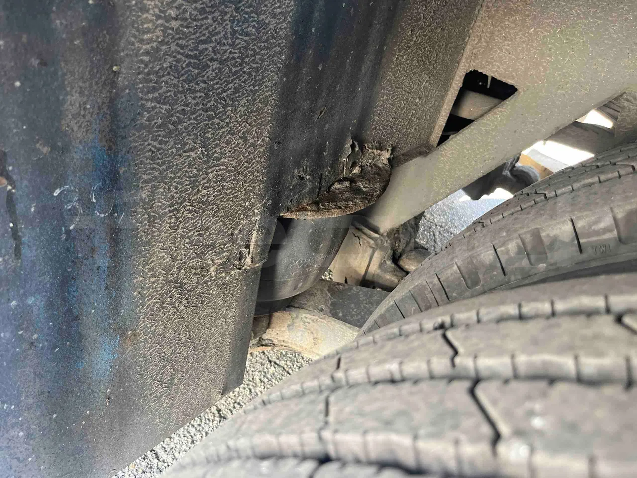 Bmc Alyos A5 - Euro5 - 228.03kW - 12mt - axle 2 shock absorbers 1 left