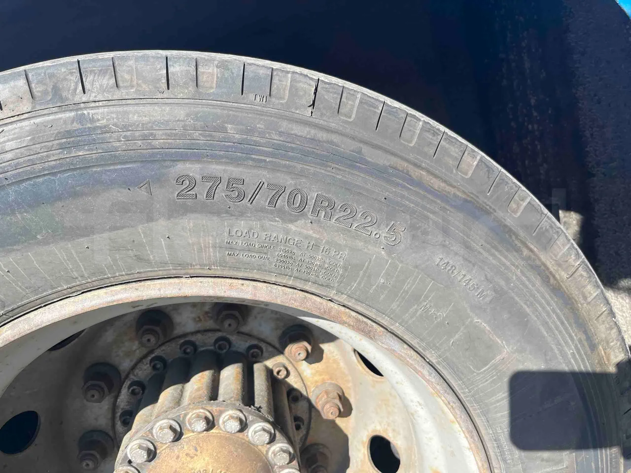 Bmc Alyos A5 - Euro5 - 228.03kW - 12mt - rear left tire photo