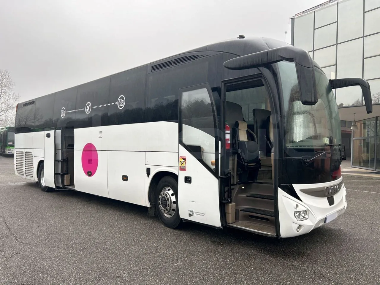 Iveco Magelys SFR2XX QC E8CU - EURO 6 - 294 Kw - 12.830 mt - 3/4 right front doors open