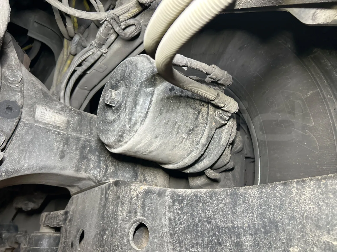 Iveco Magelys SFR2XX QC E8CU - EURO 6 - 294 Kw - 12.830 mt - axle 2 caliper brakes right