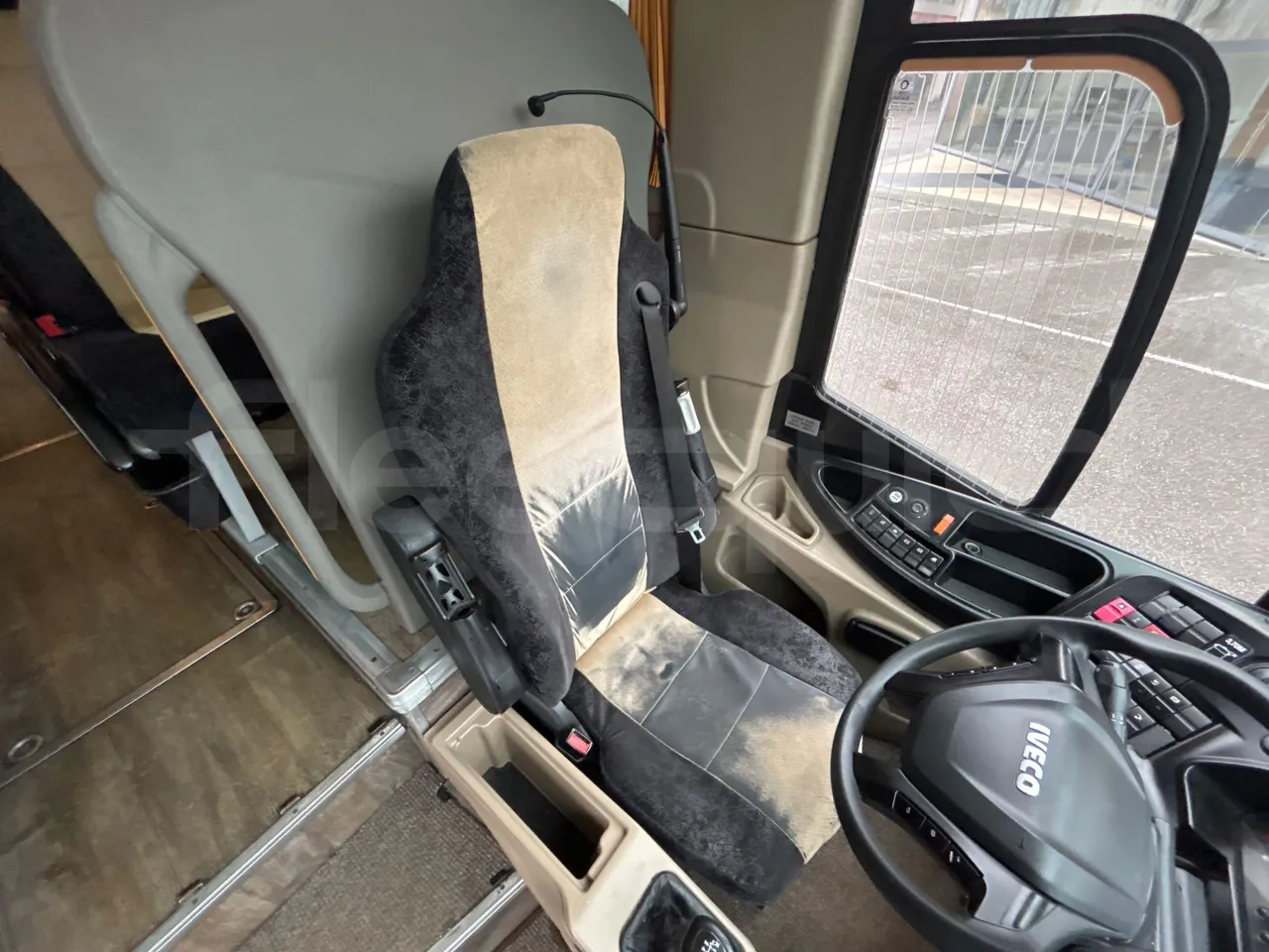 Iveco Magelys SFR2XX QC E8CU - EURO 6 - 294 Kw - 12.830 mt - driver's seat photo