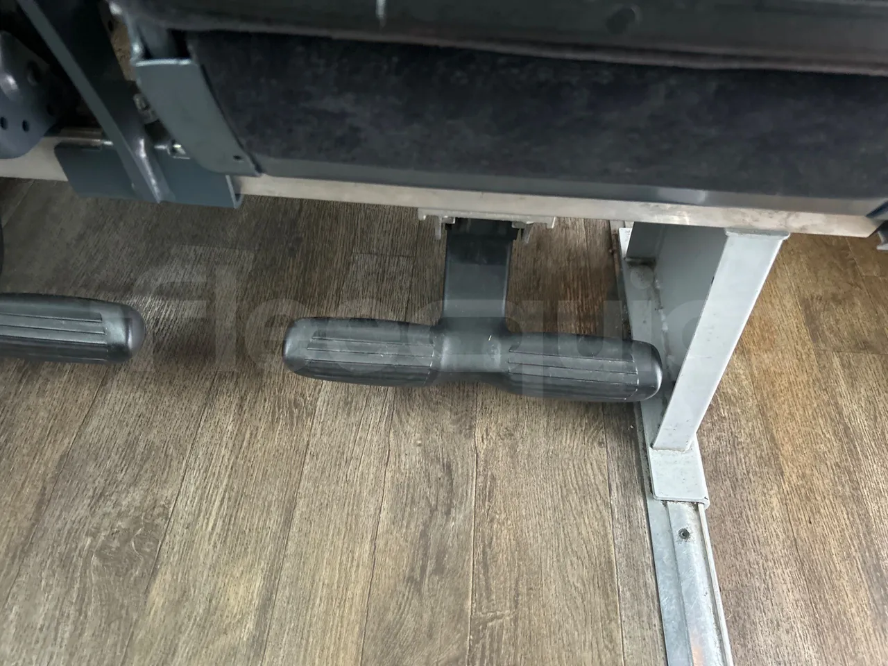 Iveco Magelys SFR2XX QC E8CU - EURO 6 - 294 Kw - 12.830 mt - footrest detail photo
