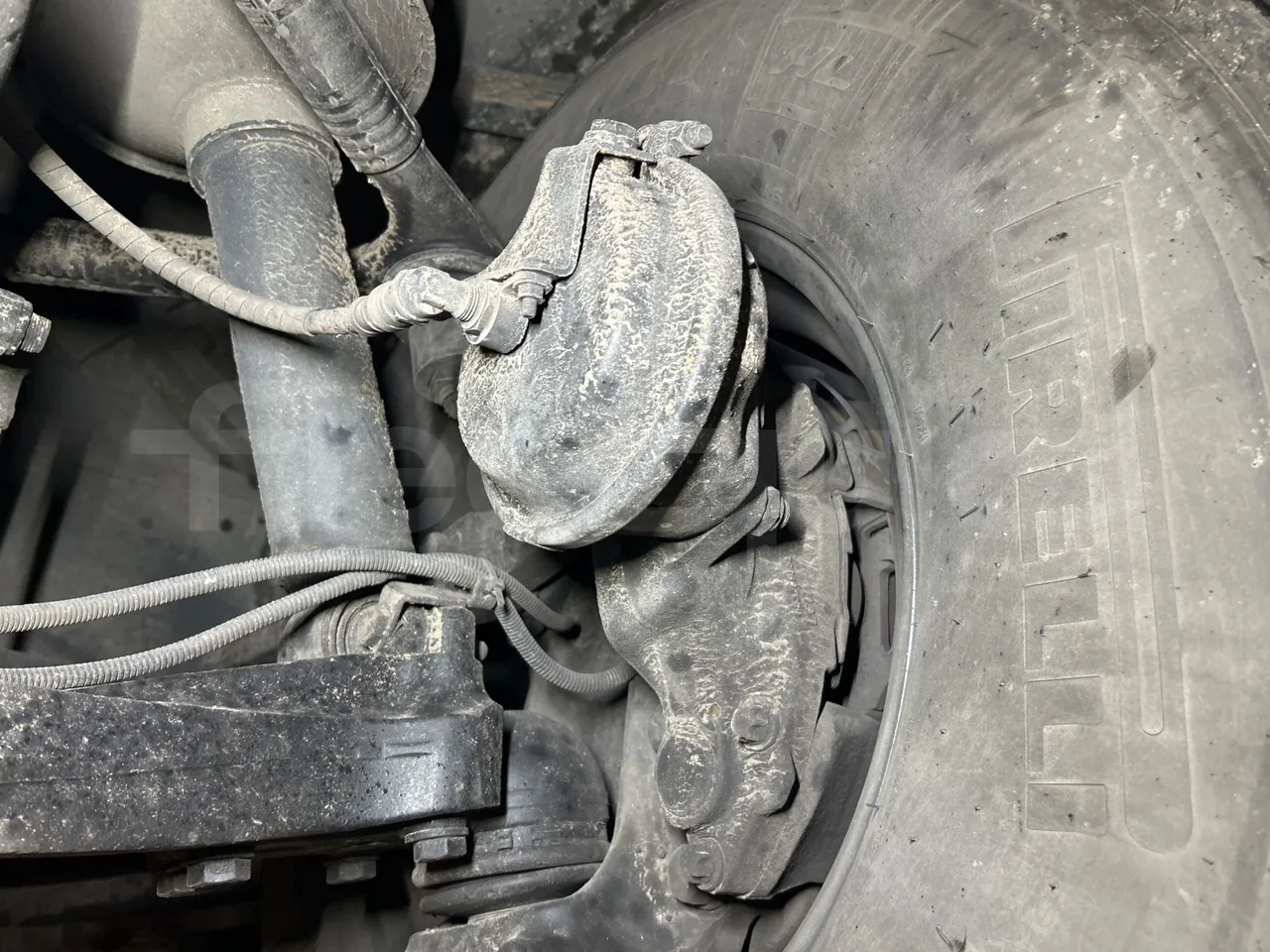 Iveco Magelys SFR2XX QC E8CU - EURO 6 - 294 Kw - 12.830 mt - front brake calipers left