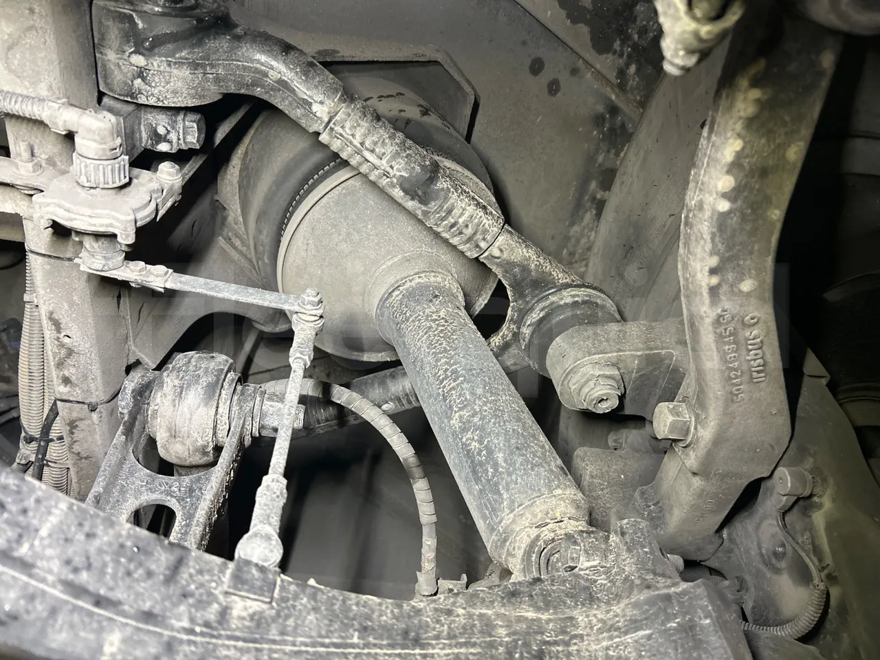 Iveco Magelys SFR2XX QC E8CU - EURO 6 - 294 Kw - 12.830 mt - front shock absorbers right