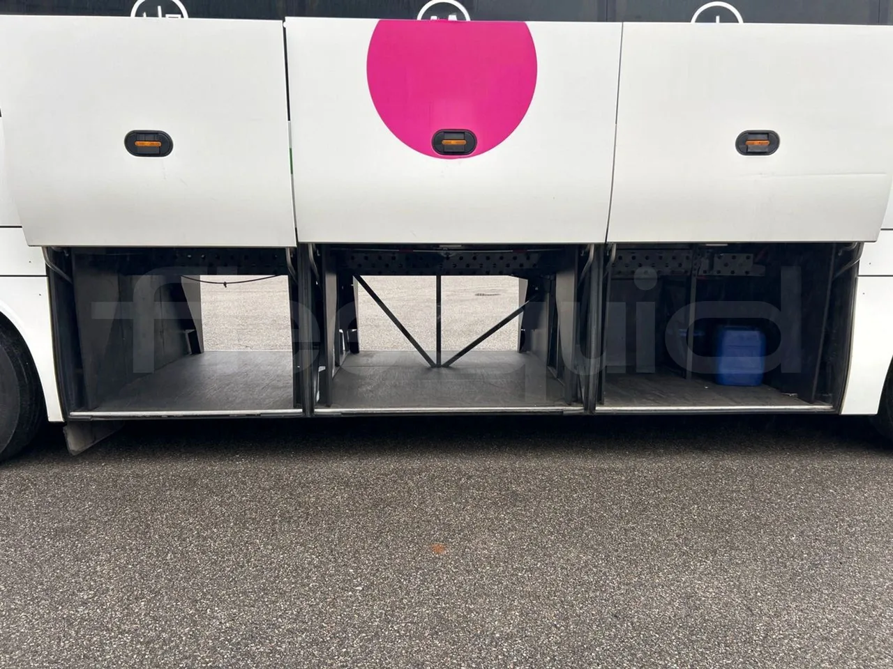 Iveco Magelys SFR2XX QC E8CU - EURO 6 - 294 Kw - 12.830 mt - luggage rack photo