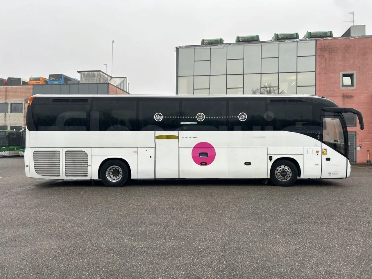 Iveco Magelys SFR2XX QC E8CU - EURO 6 - 294 Kw - 12.830 mt - right side doors closed